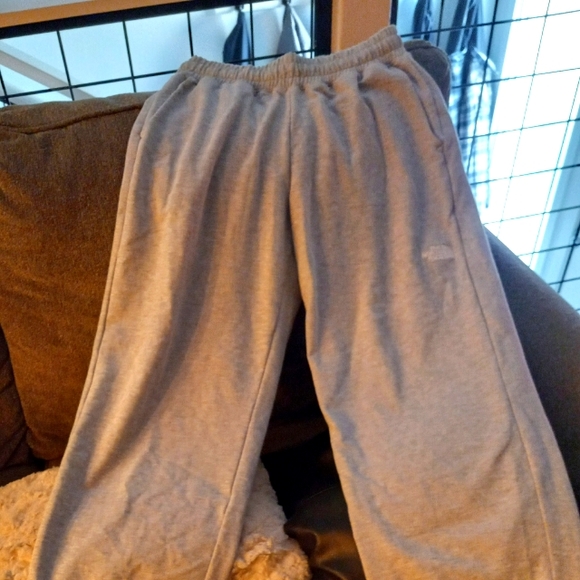 The North Face Oversized Joggers *Small* - Picture 1 of 11